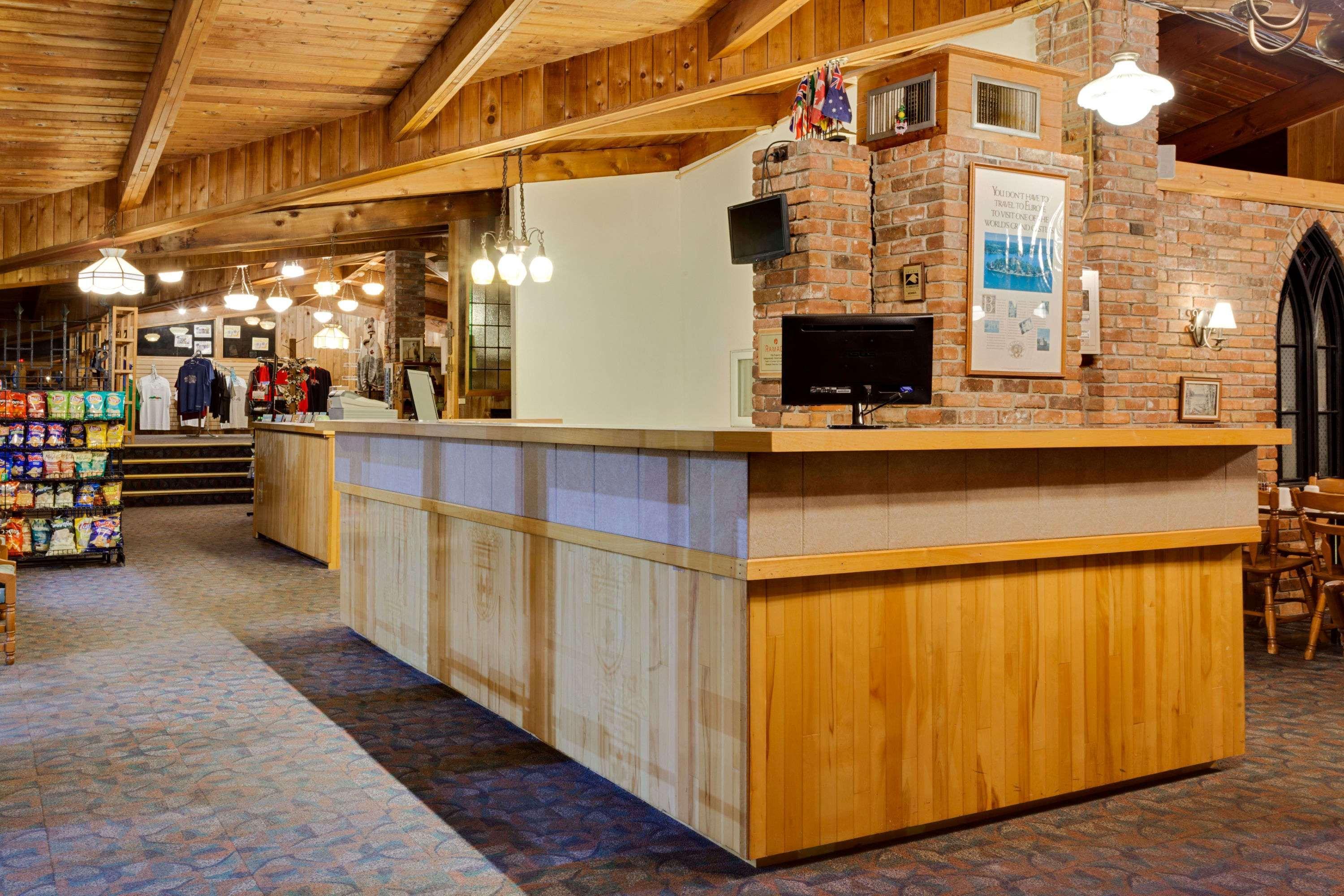 Ramada by Wyndham Gananoque Provincial Inn Exterior foto