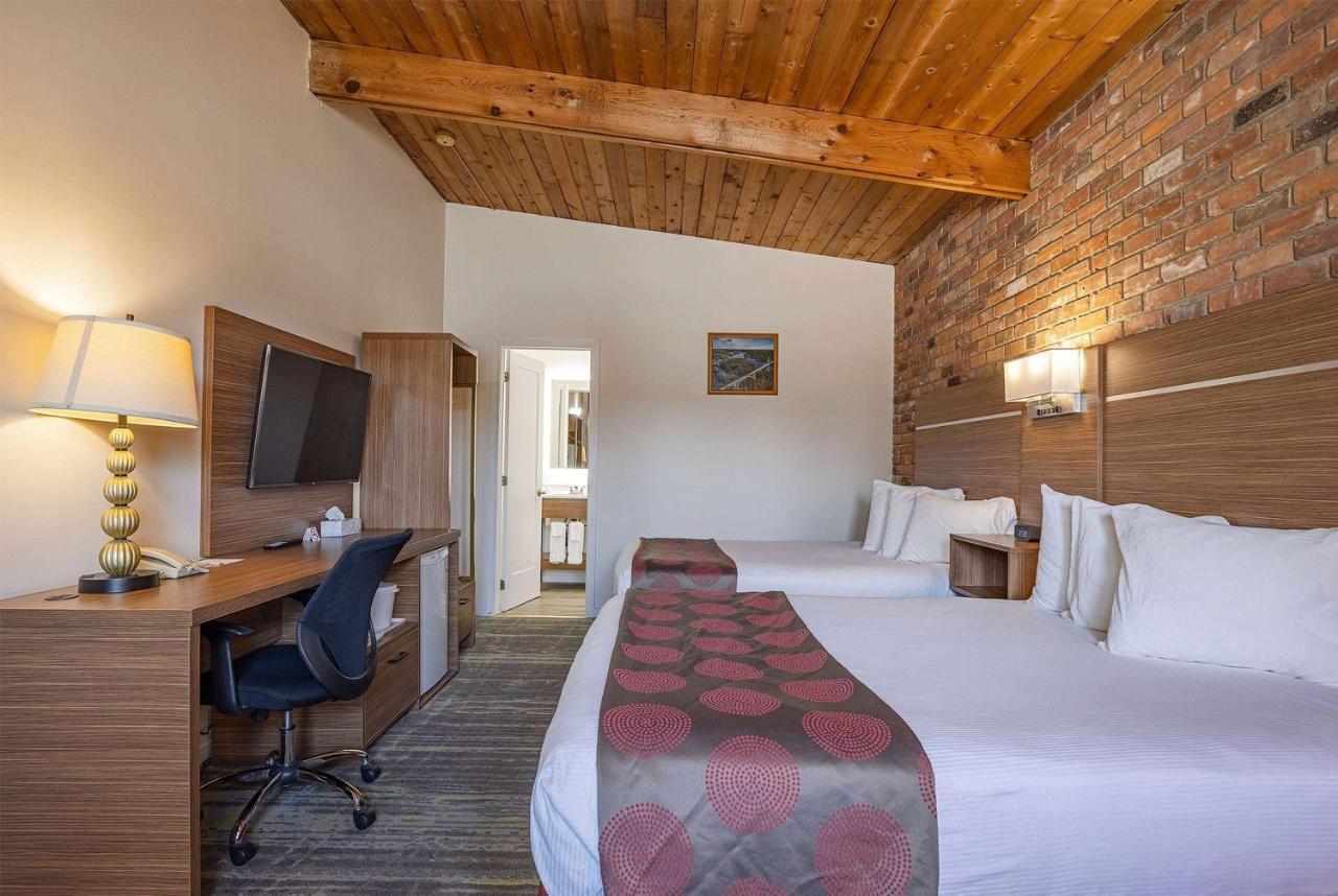 Ramada by Wyndham Gananoque Provincial Inn Exterior foto