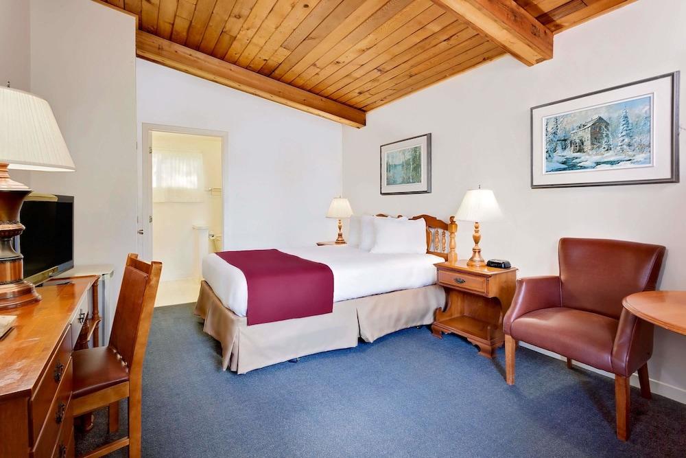 Ramada by Wyndham Gananoque Provincial Inn Exterior foto