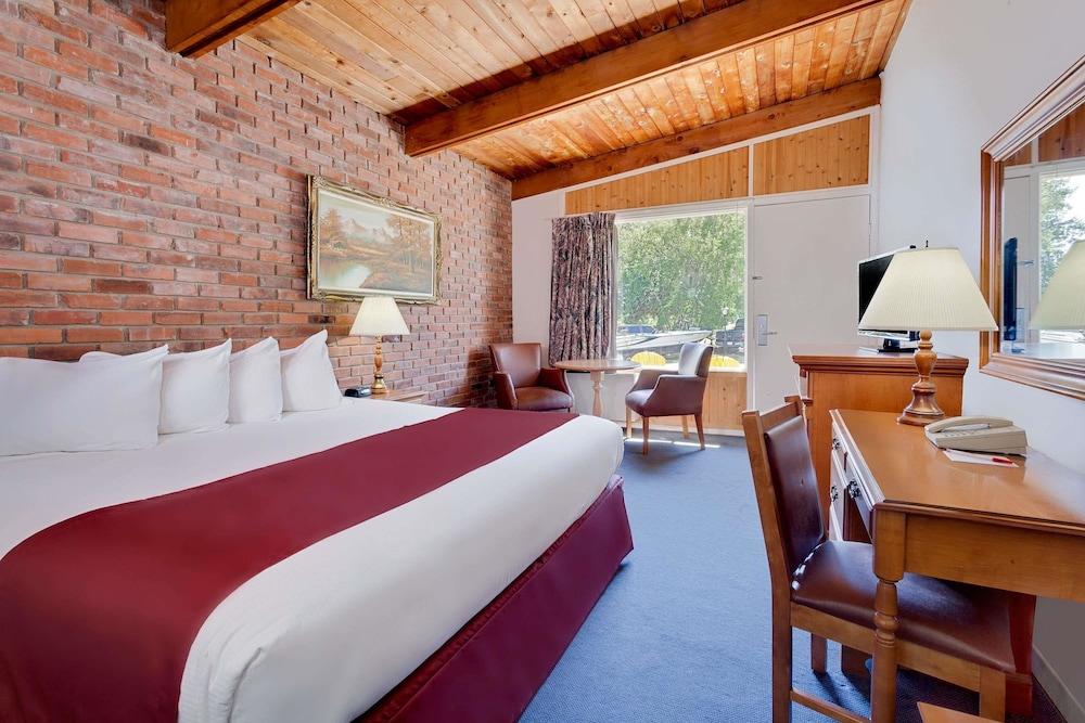 Ramada by Wyndham Gananoque Provincial Inn Exterior foto