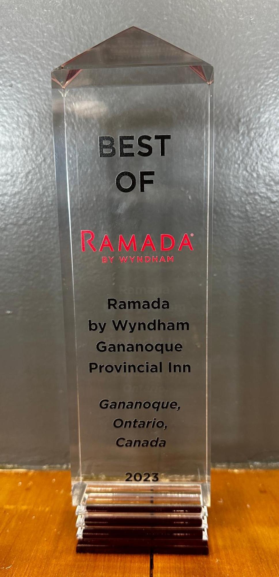 Ramada by Wyndham Gananoque Provincial Inn Exterior foto